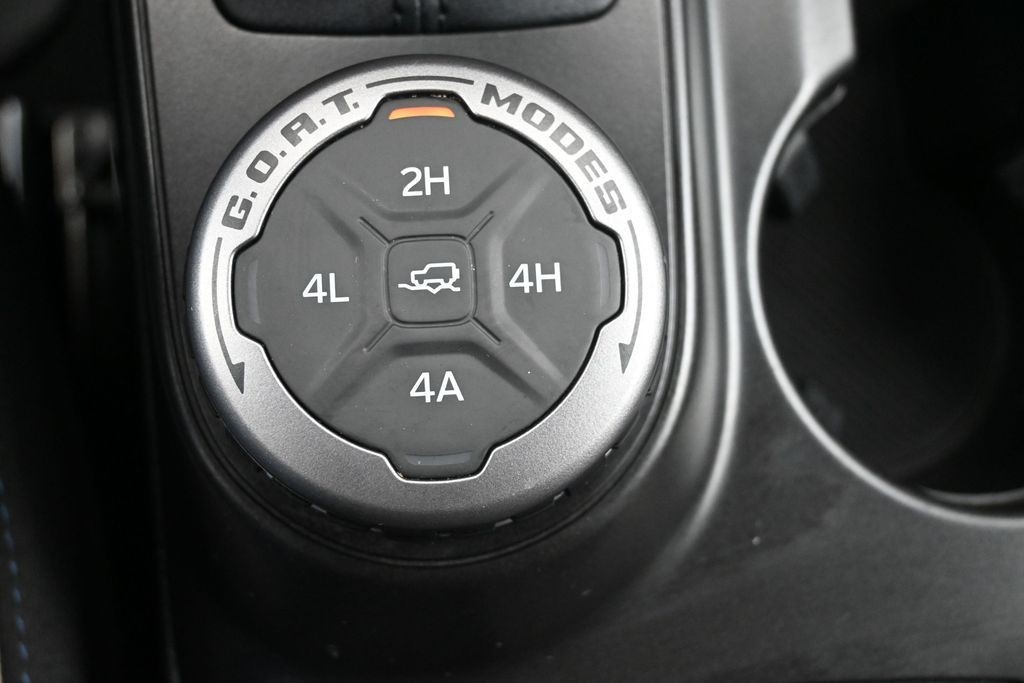Ford Bronco Vehicle Full-screen Gallery Image 16