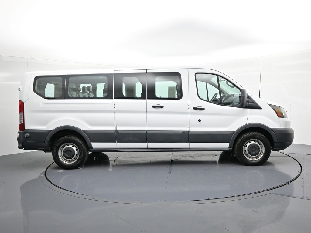 Ford Transit Wagon Vehicle Full-screen Gallery Image 5
