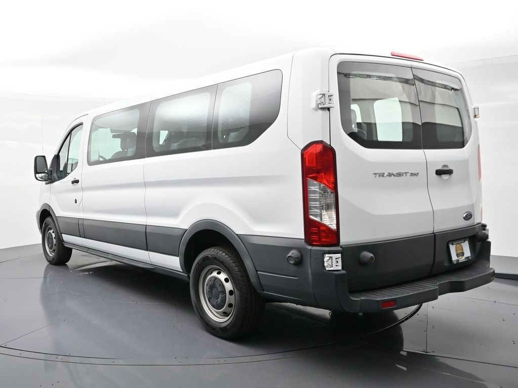 Ford Transit Wagon Vehicle Full-screen Gallery Image 8