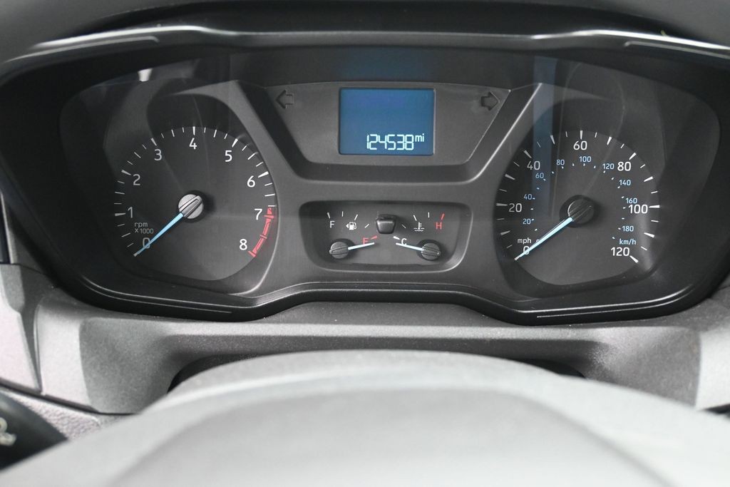 Ford Transit Wagon Vehicle Full-screen Gallery Image 10