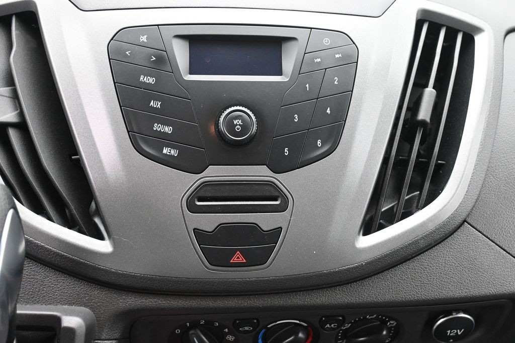 Ford Transit Wagon Vehicle Full-screen Gallery Image 11