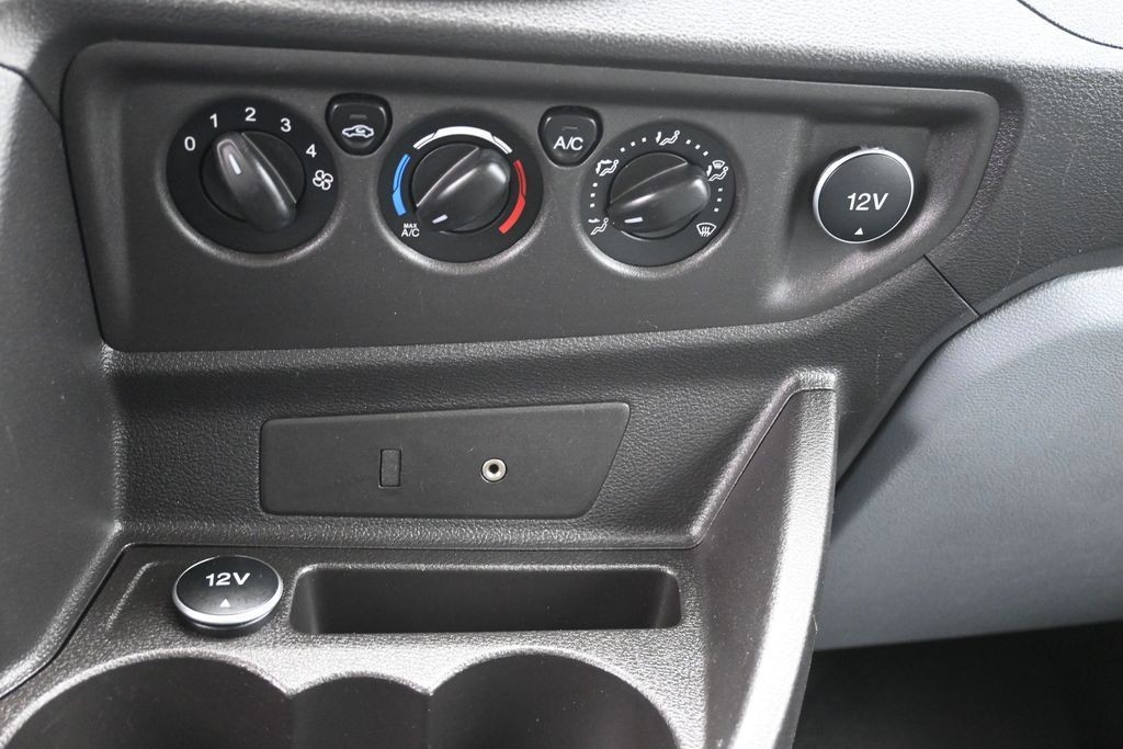 Ford Transit Wagon Vehicle Full-screen Gallery Image 12