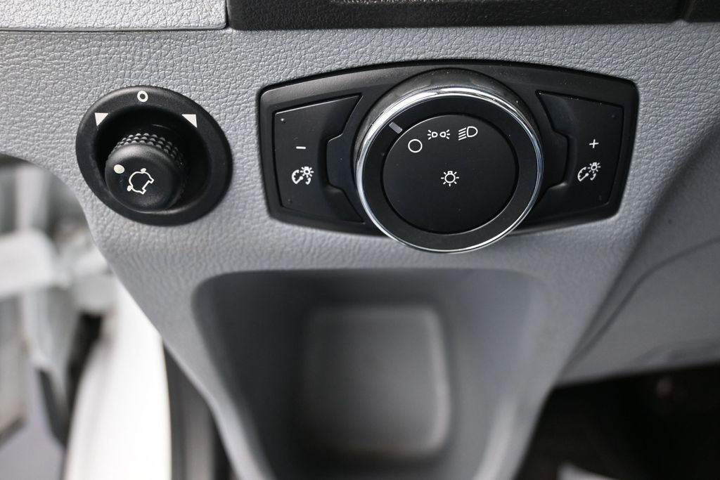 Ford Transit Wagon Vehicle Full-screen Gallery Image 14