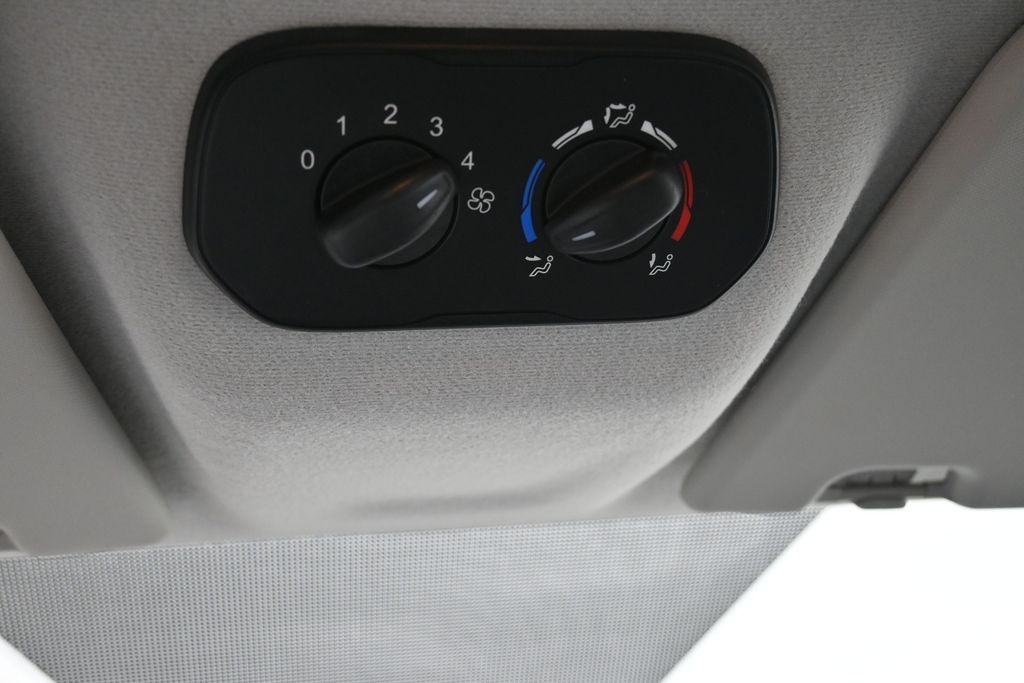 Ford Transit Wagon Vehicle Full-screen Gallery Image 16
