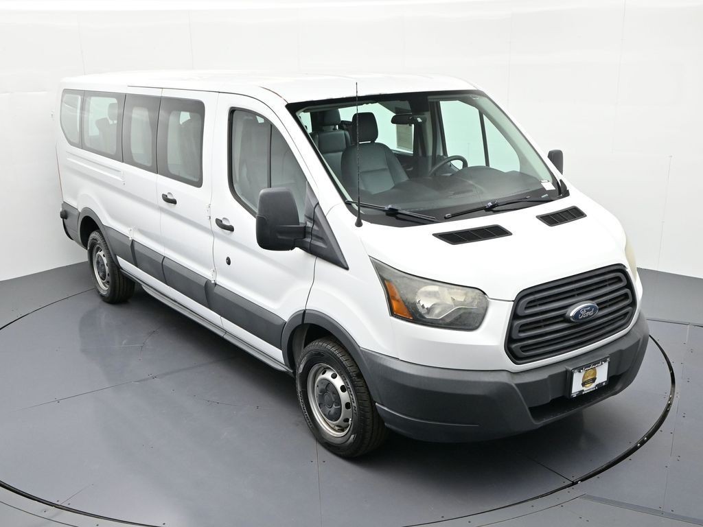 Ford Transit Wagon Vehicle Full-screen Gallery Image 17