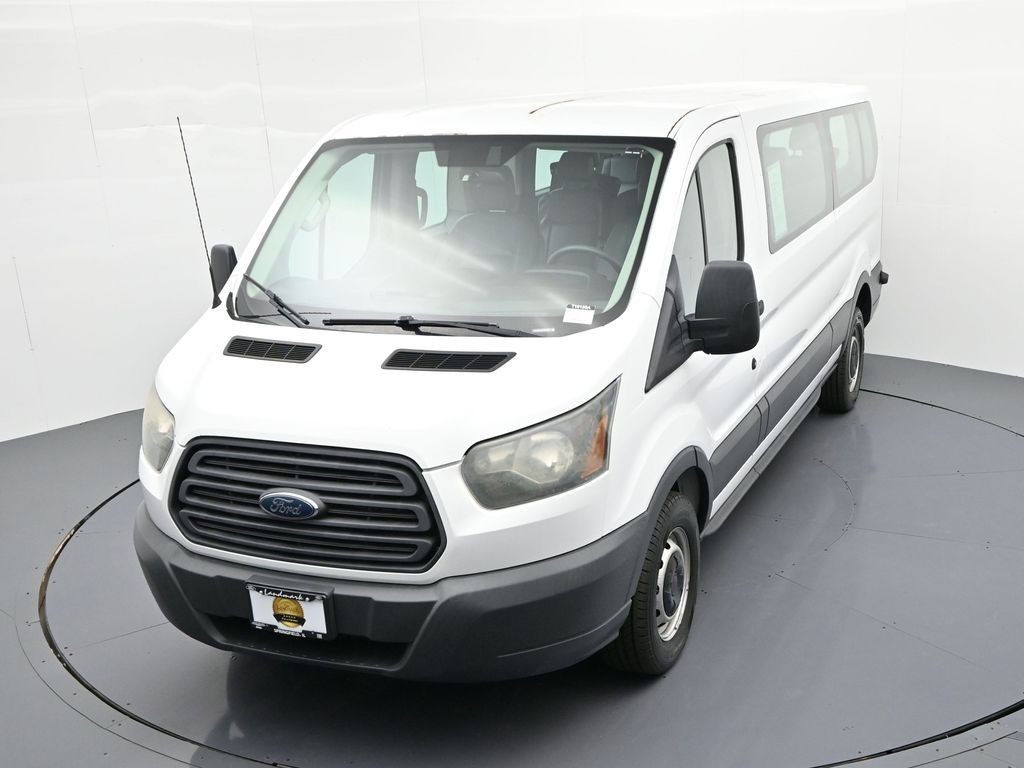 Ford Transit Wagon Vehicle Full-screen Gallery Image 19