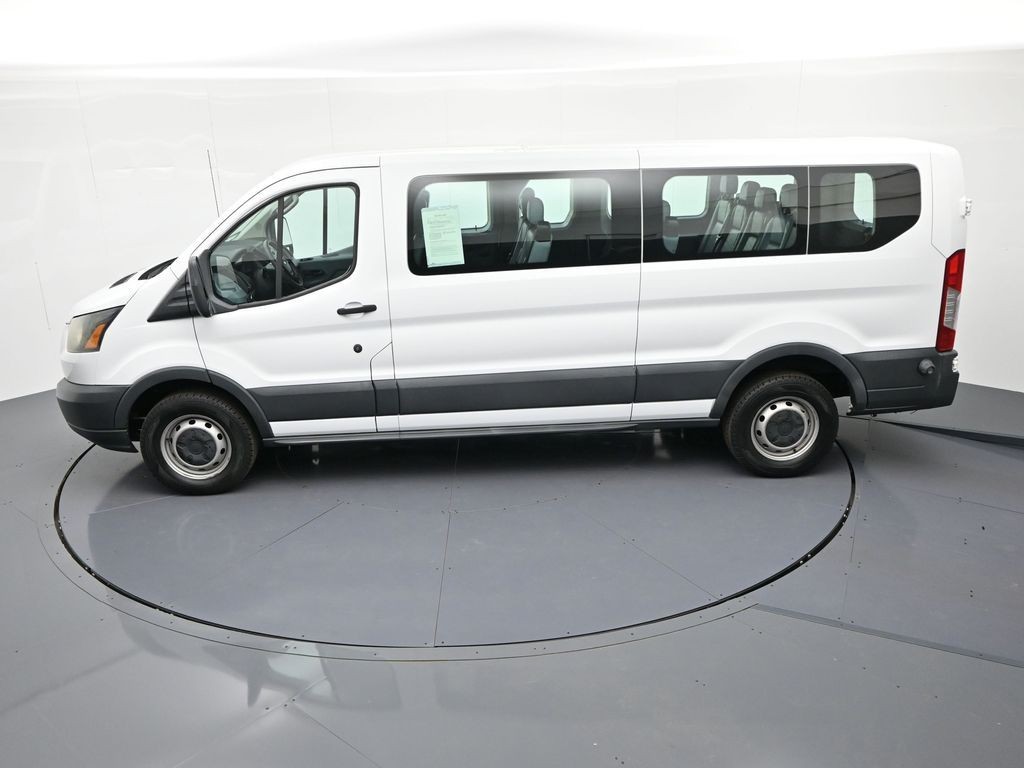 Ford Transit Wagon Vehicle Full-screen Gallery Image 20