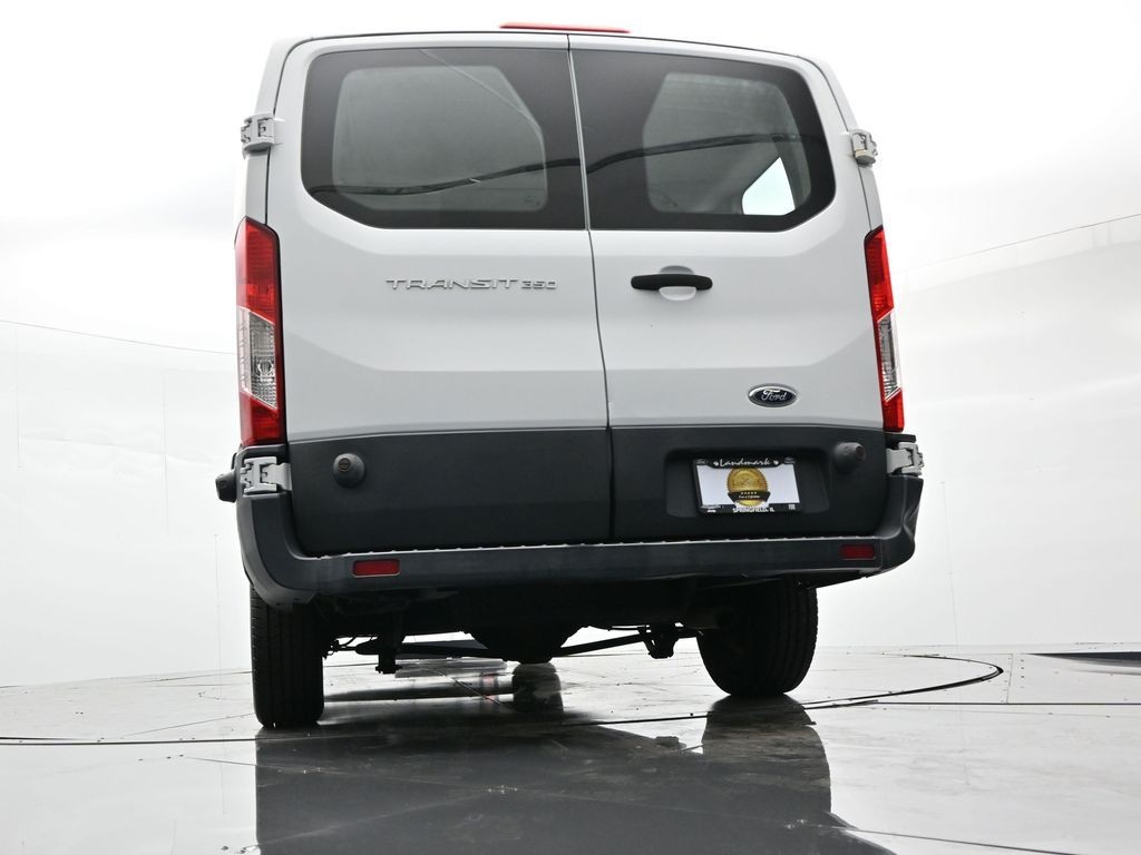 Ford Transit Wagon Vehicle Full-screen Gallery Image 22