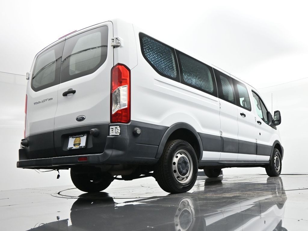Ford Transit Wagon Vehicle Full-screen Gallery Image 23