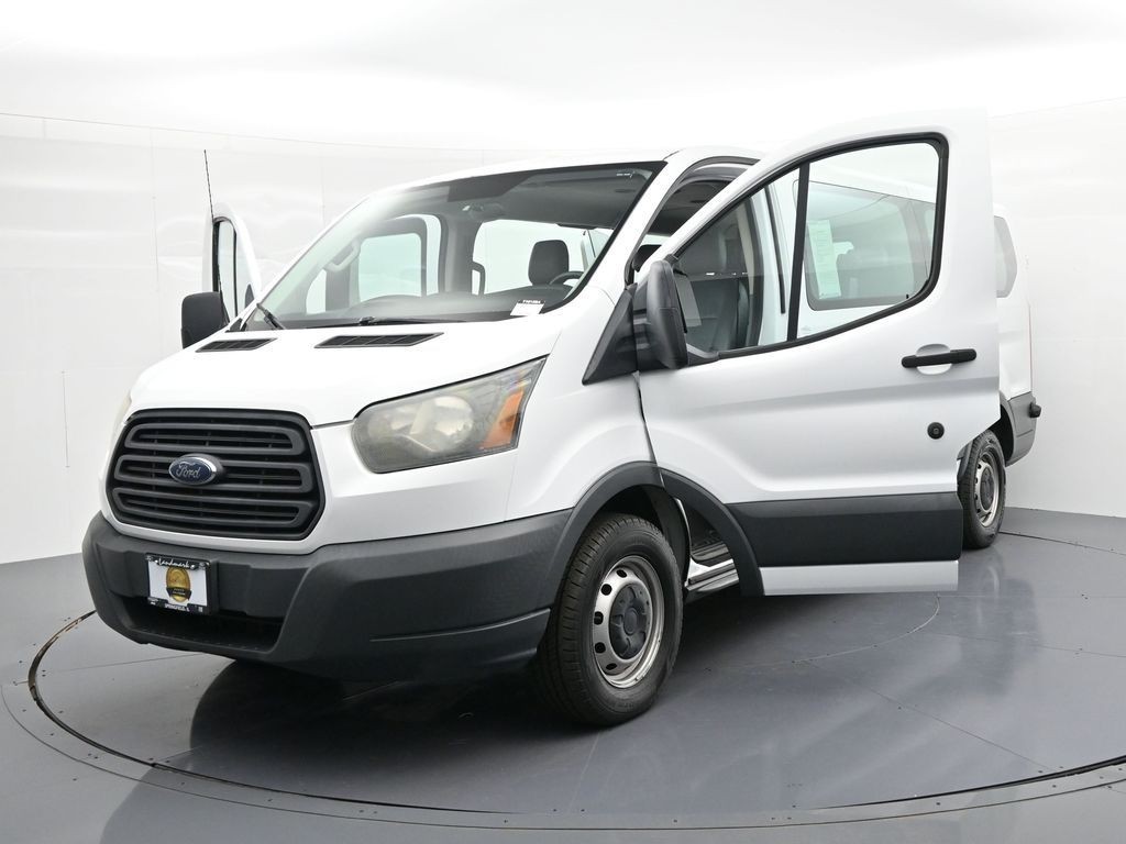 Ford Transit Wagon Vehicle Full-screen Gallery Image 27