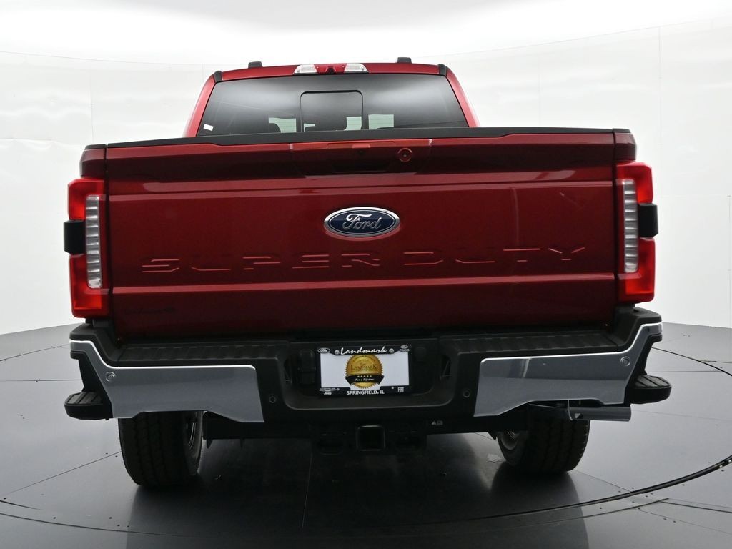 Ford F-250SD Vehicle Full-screen Gallery Image 7