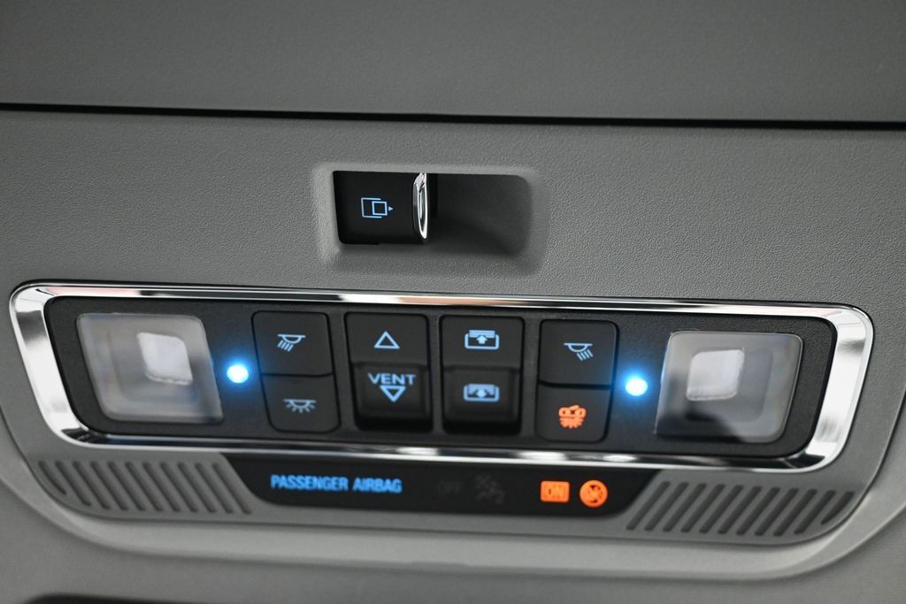 Ford F-250SD Vehicle Full-screen Gallery Image 17