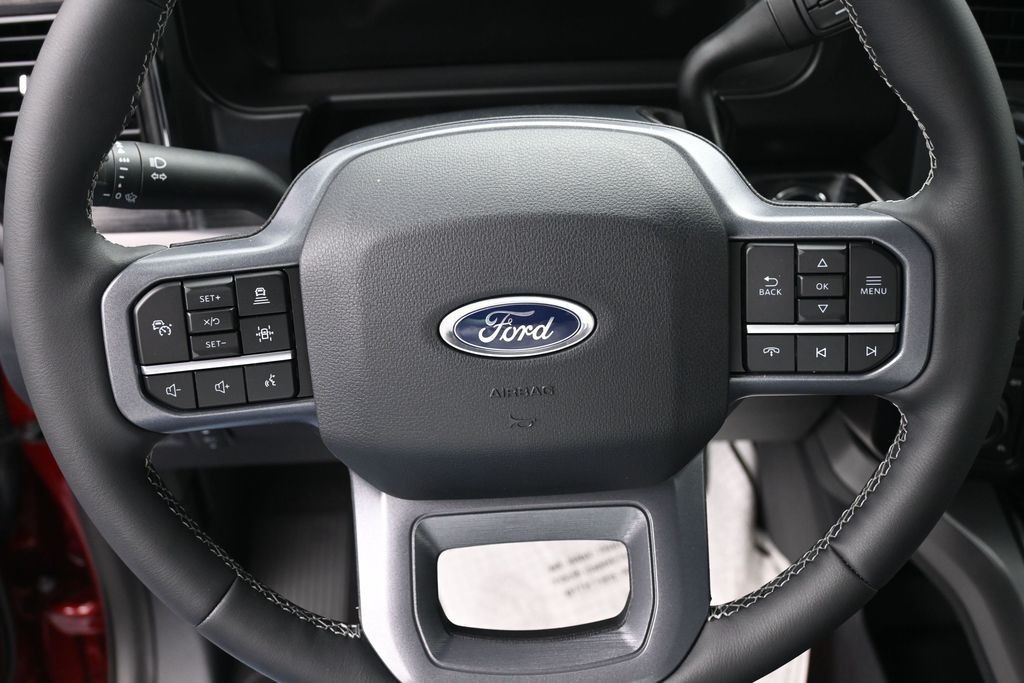 Ford F-250SD Vehicle Full-screen Gallery Image 19