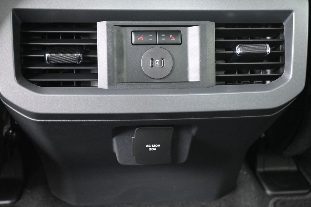 Ford F-250SD Vehicle Full-screen Gallery Image 25