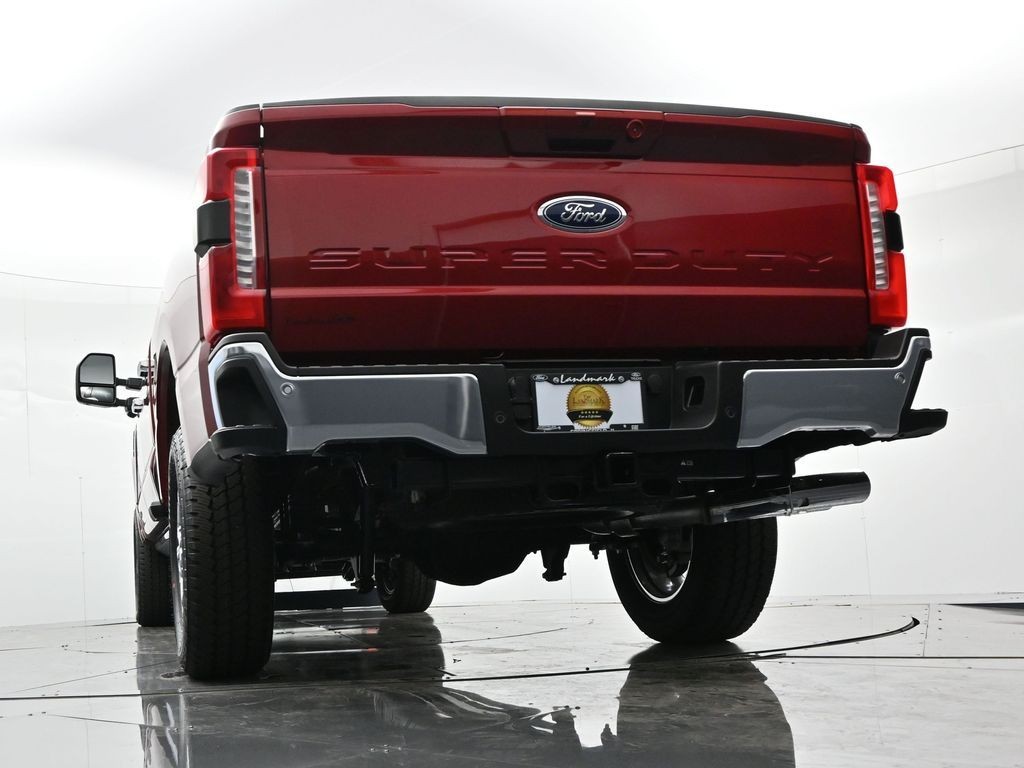 Ford F-250SD Vehicle Full-screen Gallery Image 35