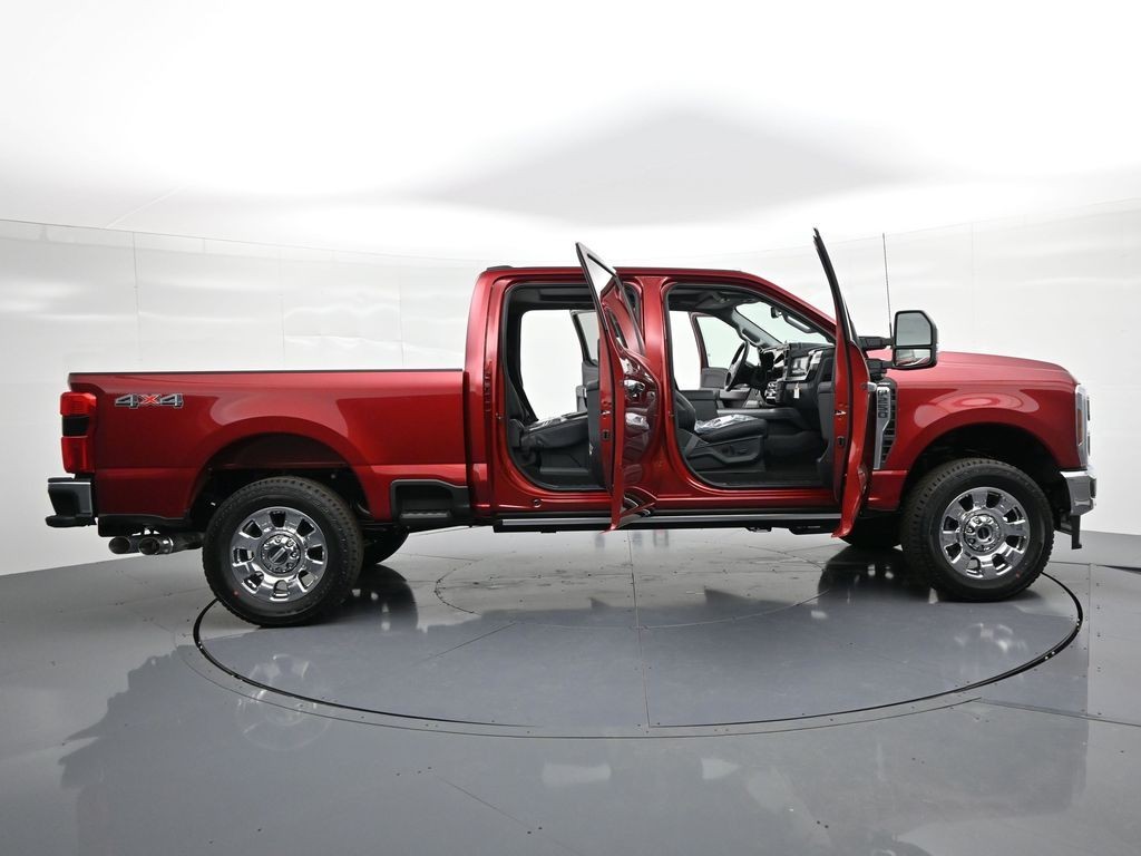 Ford F-250SD Vehicle Full-screen Gallery Image 38
