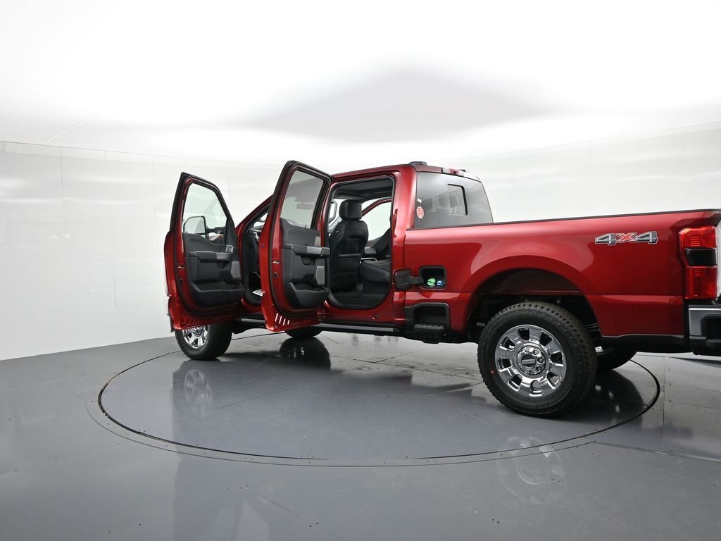 Ford F-250SD Vehicle Full-screen Gallery Image 39