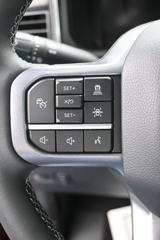 Ford F-250SD Vehicle Full-screen Gallery Image 21