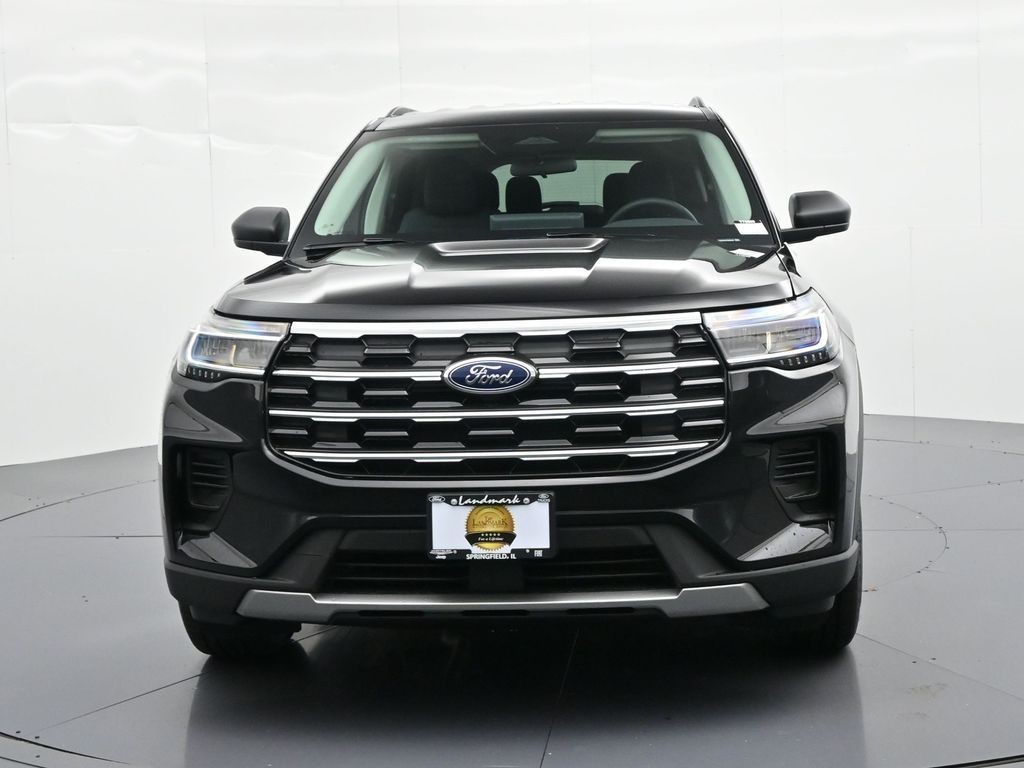 Ford Explorer Vehicle Full-screen Gallery Image 3
