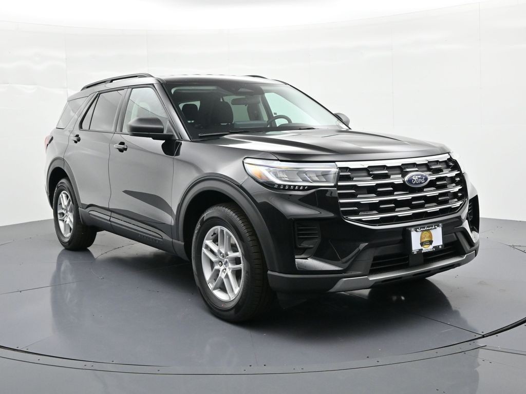 Ford Explorer Vehicle Full-screen Gallery Image 4