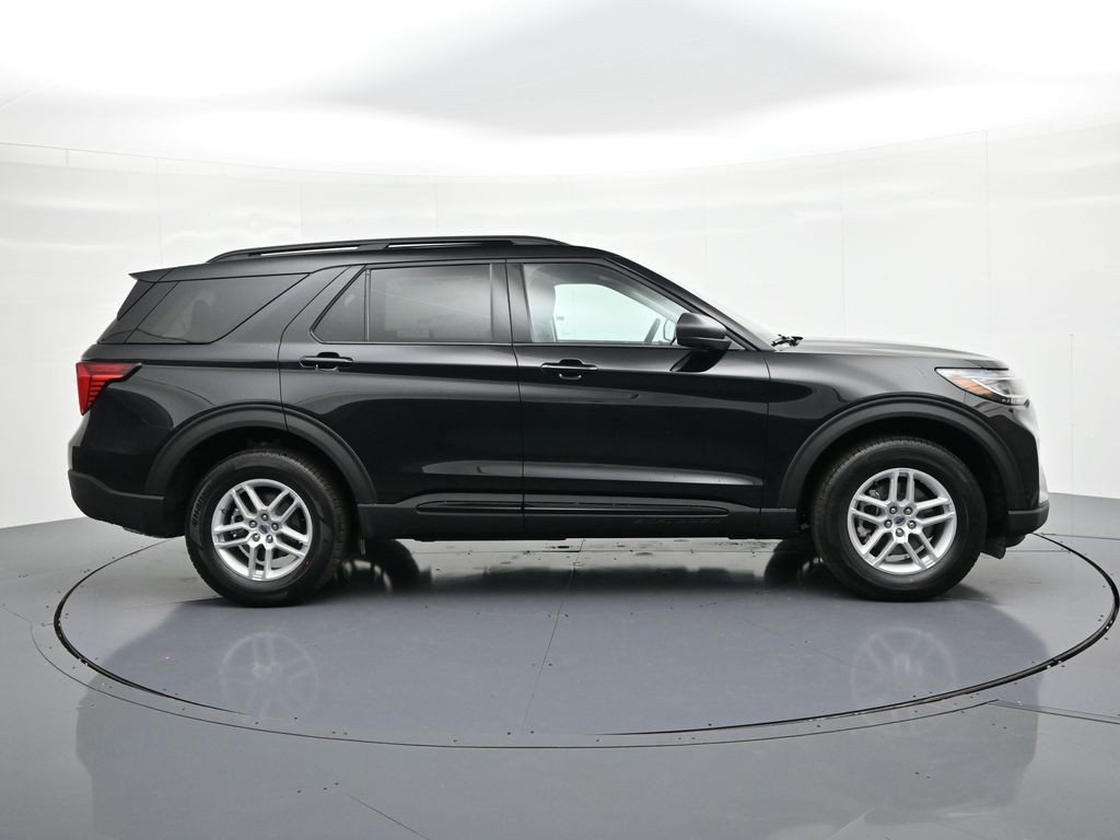 Ford Explorer Vehicle Full-screen Gallery Image 5