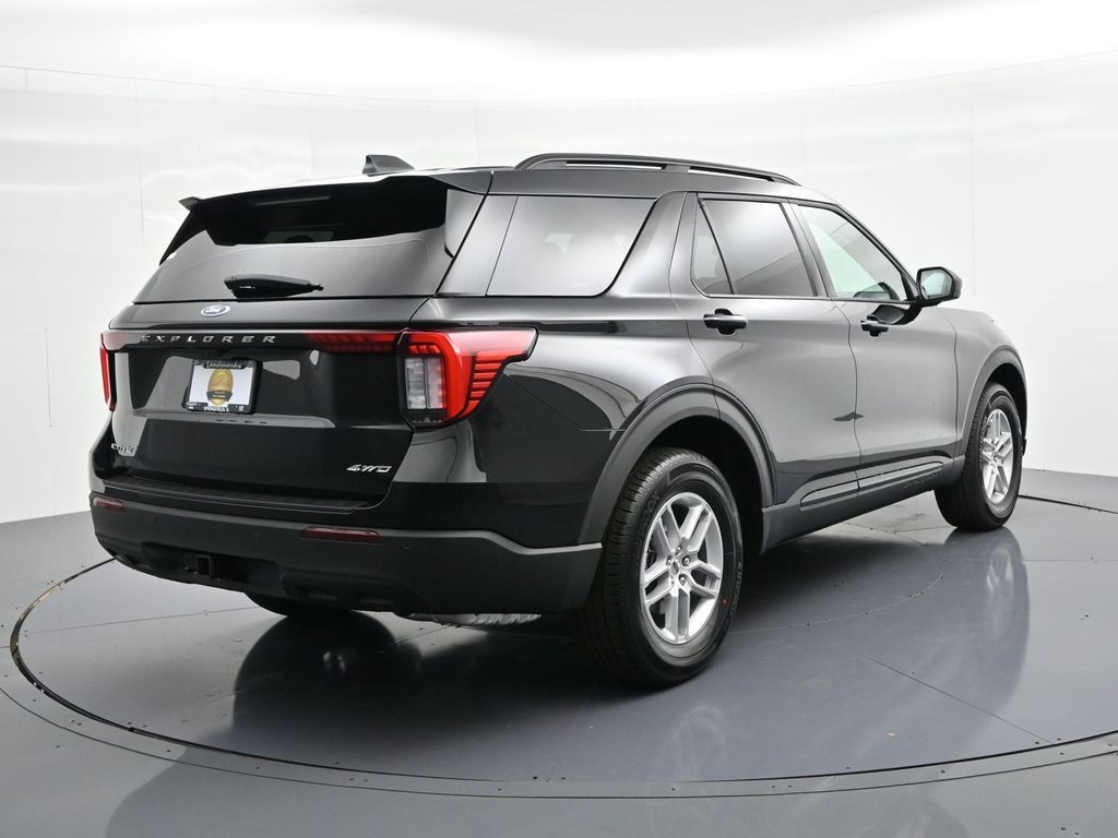 Ford Explorer Vehicle Full-screen Gallery Image 6