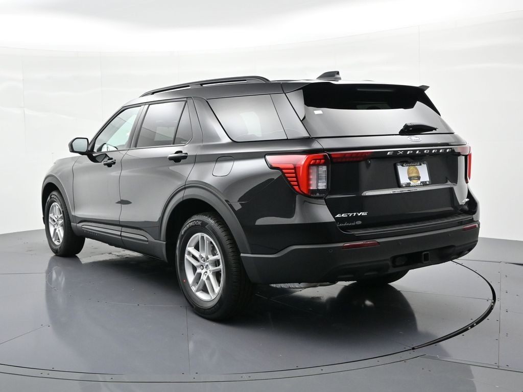 Ford Explorer Vehicle Full-screen Gallery Image 8