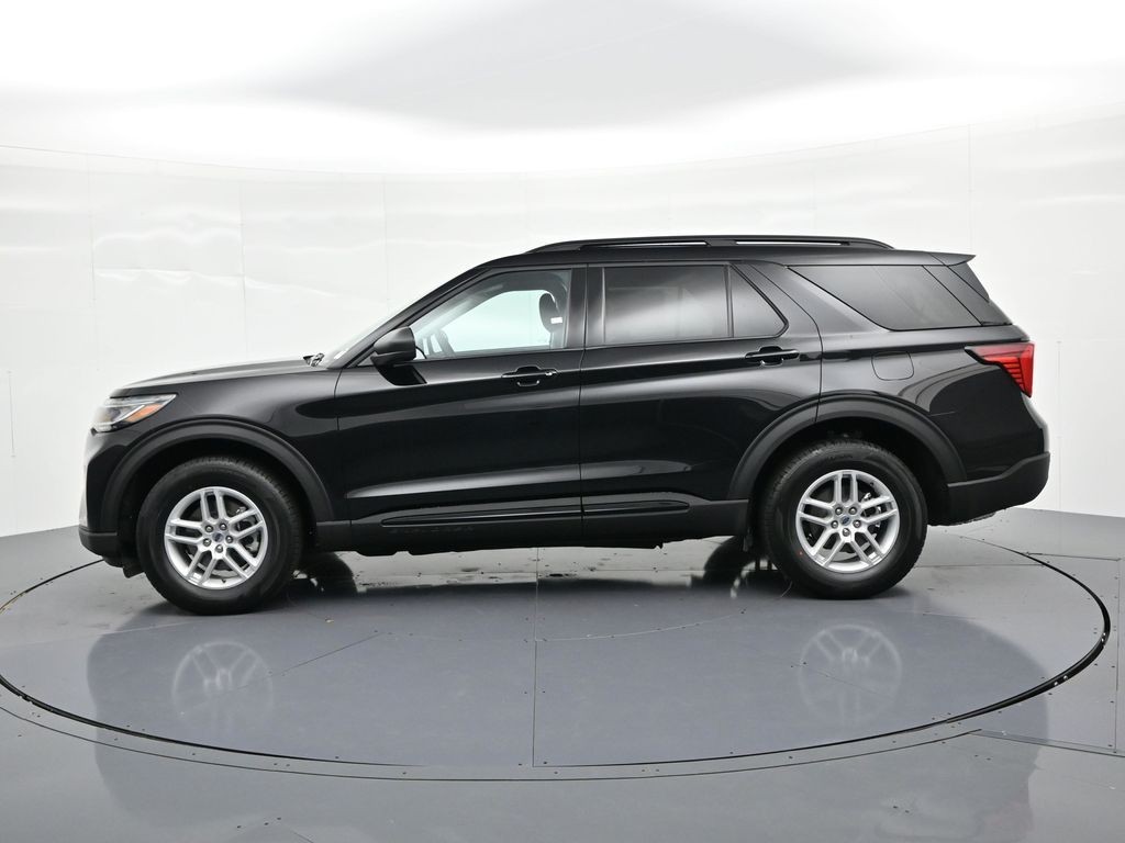 Ford Explorer Vehicle Full-screen Gallery Image 9