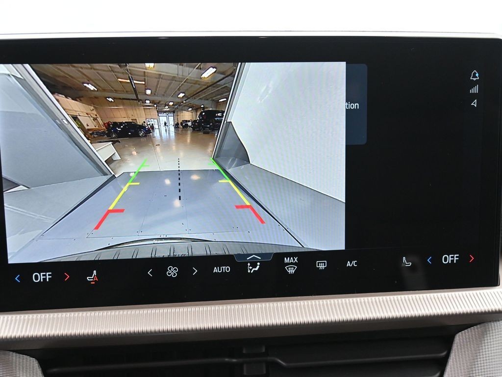 Ford Explorer Vehicle Full-screen Gallery Image 13