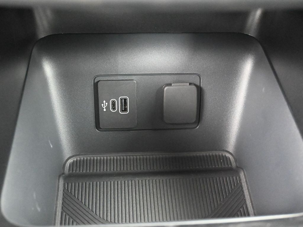 Ford Explorer Vehicle Full-screen Gallery Image 15