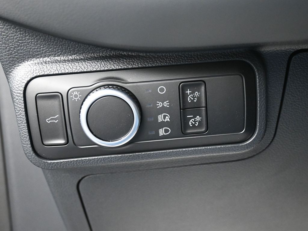 Ford Explorer Vehicle Full-screen Gallery Image 20