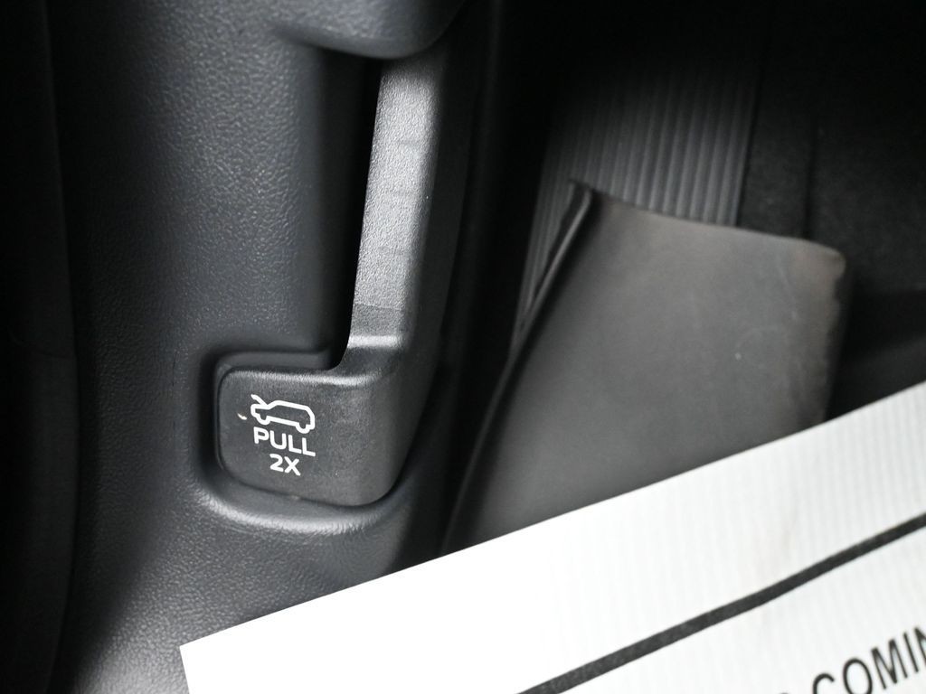 Ford Explorer Vehicle Full-screen Gallery Image 21