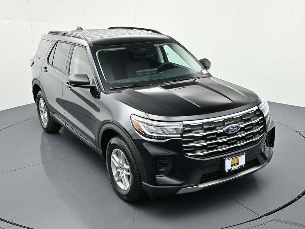 Ford Explorer Vehicle Full-screen Gallery Image 24