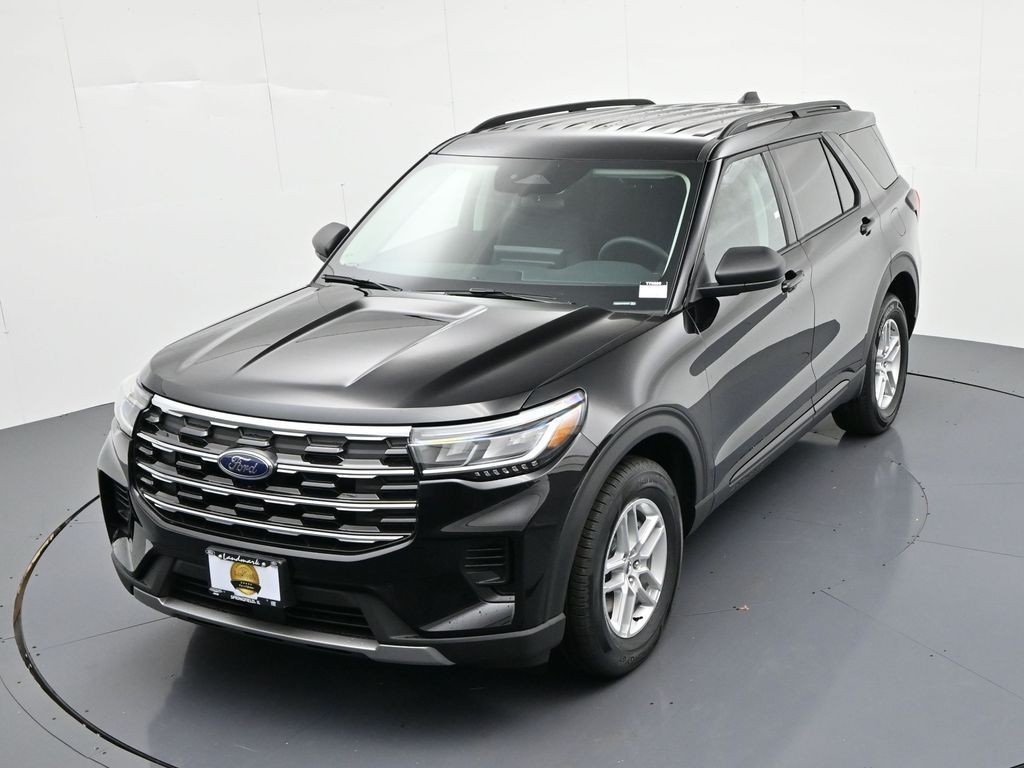 Ford Explorer Vehicle Full-screen Gallery Image 26