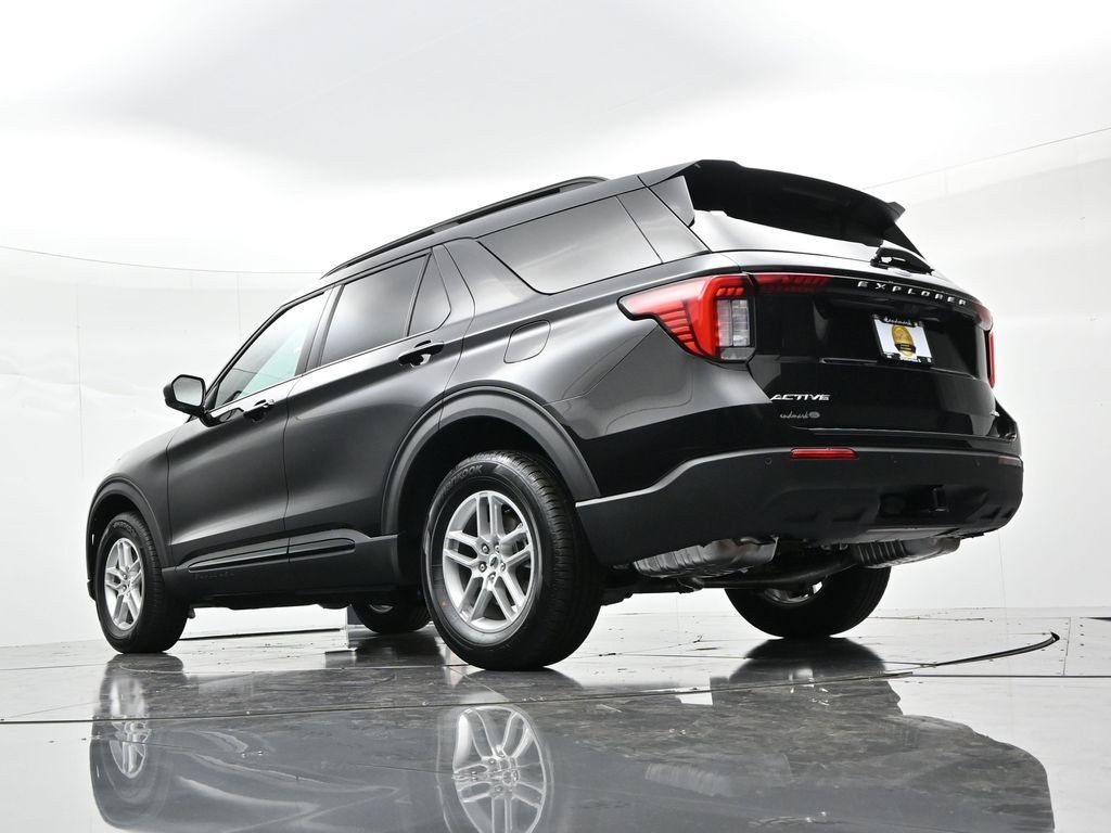 Ford Explorer Vehicle Full-screen Gallery Image 28