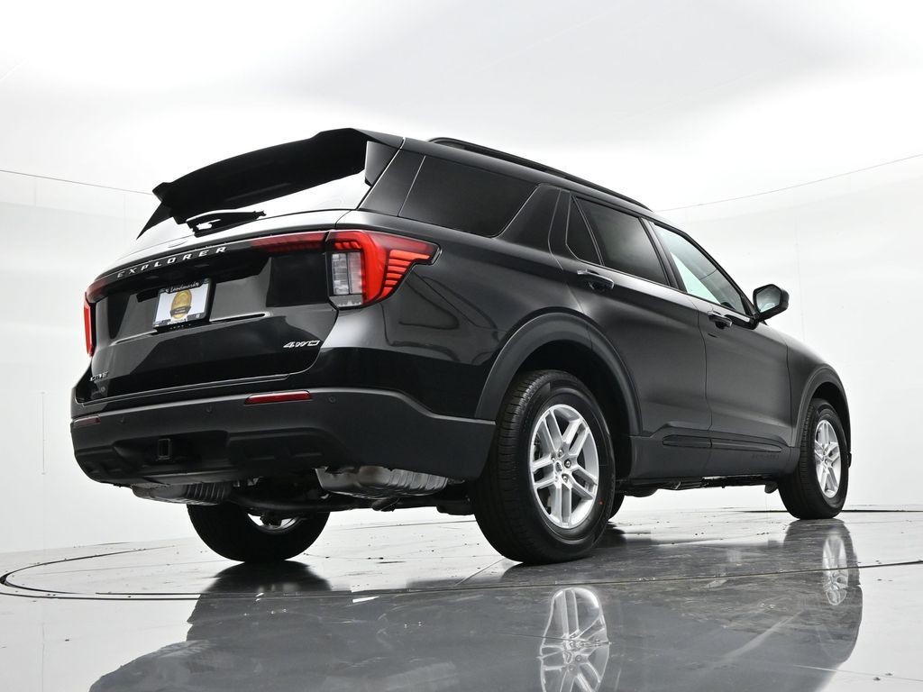 Ford Explorer Vehicle Full-screen Gallery Image 30
