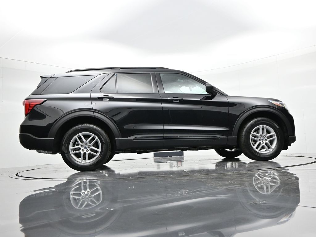 Ford Explorer Vehicle Full-screen Gallery Image 31