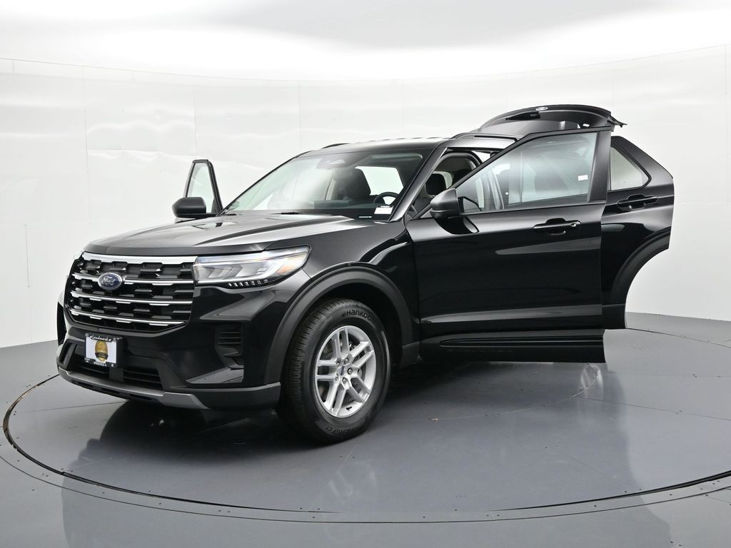 Ford Explorer Vehicle Full-screen Gallery Image 34