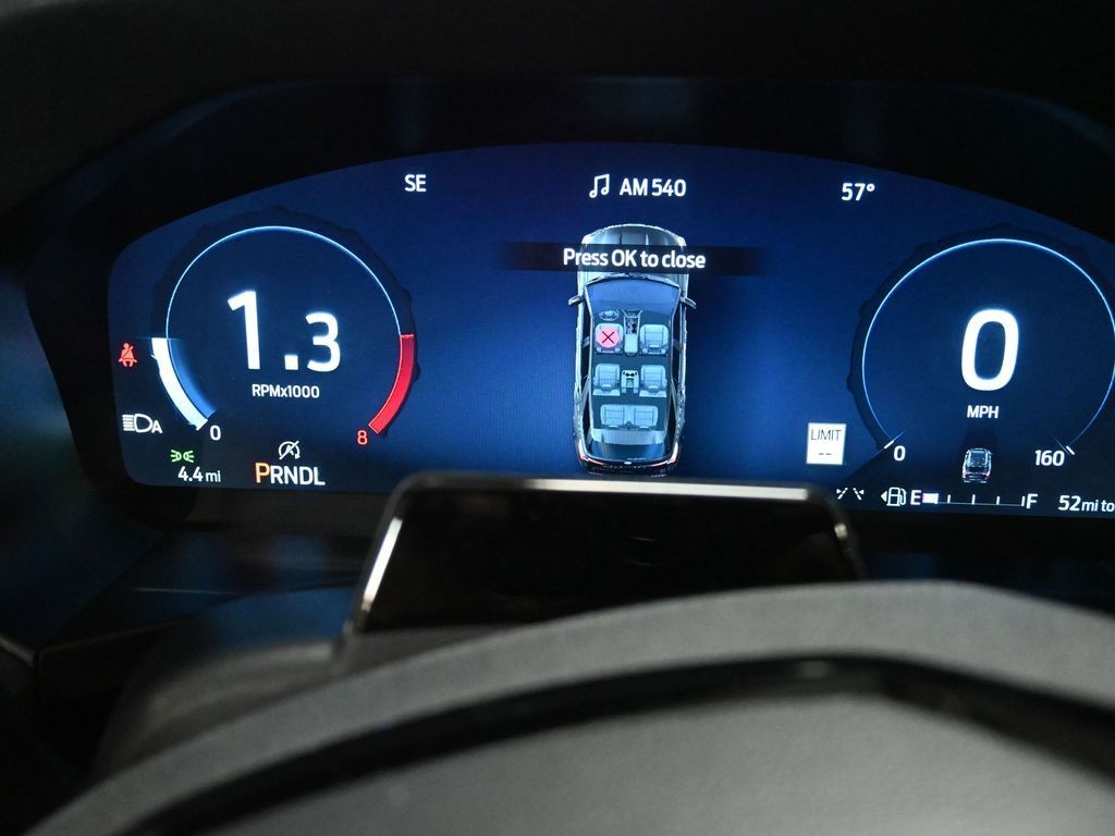 Ford Explorer Vehicle Full-screen Gallery Image 10