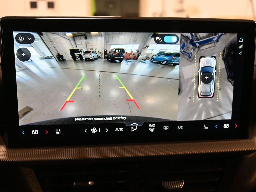 Ford Explorer Vehicle Full-screen Gallery Image 12