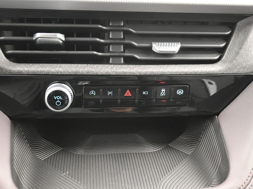 Ford Explorer Vehicle Full-screen Gallery Image 13