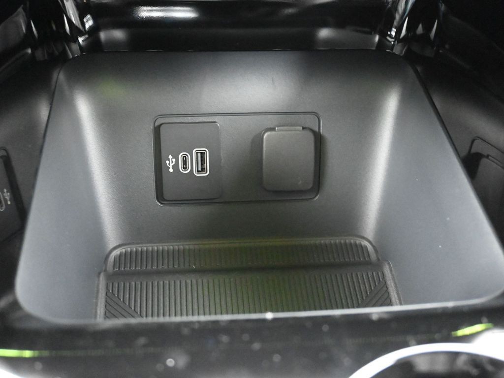 Ford Explorer Vehicle Full-screen Gallery Image 14