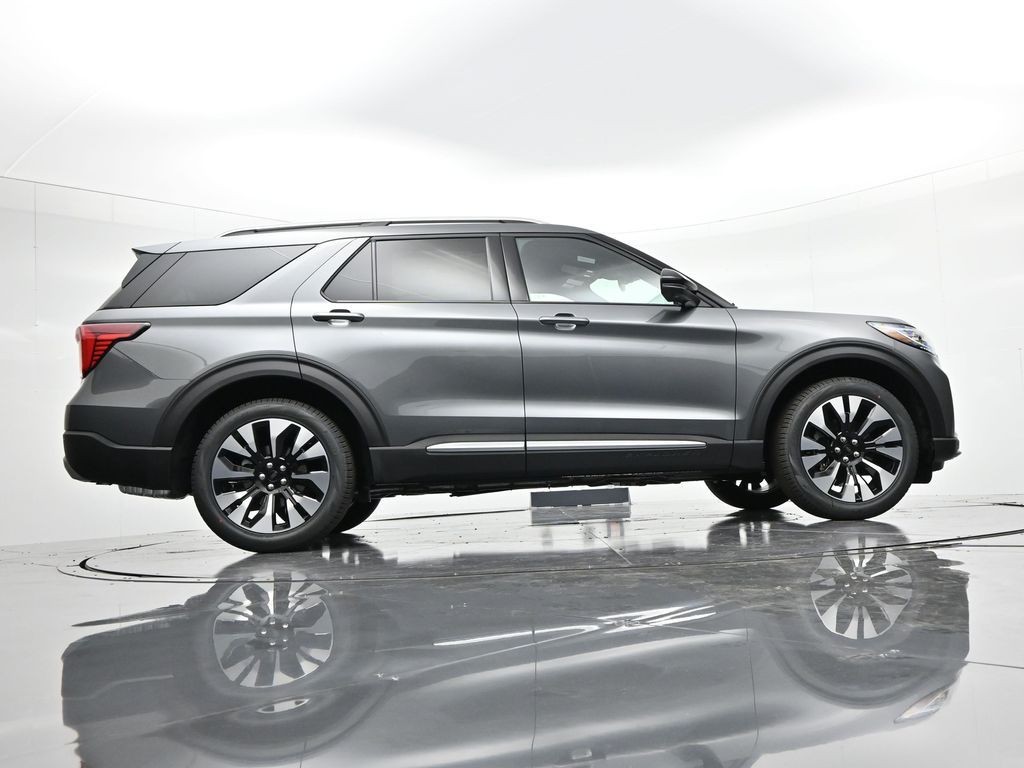 Ford Explorer Vehicle Full-screen Gallery Image 30
