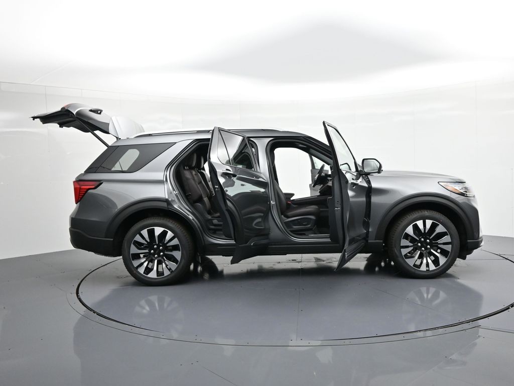 Ford Explorer Vehicle Full-screen Gallery Image 31