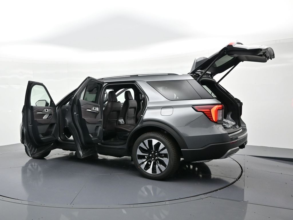 Ford Explorer Vehicle Full-screen Gallery Image 32