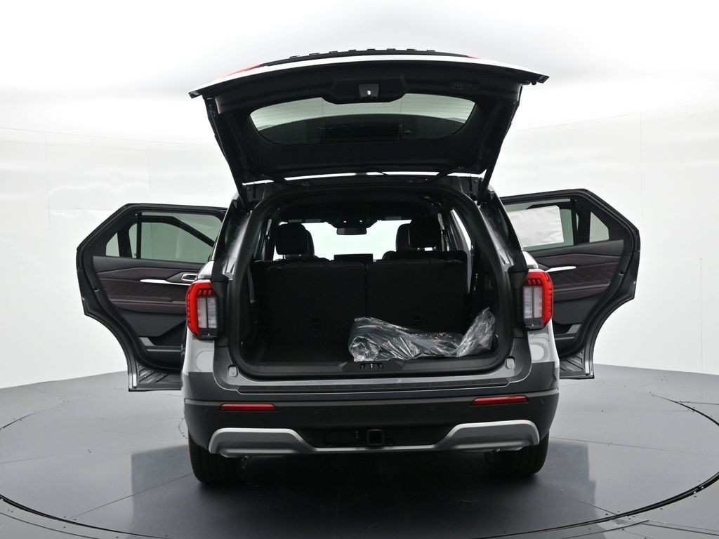 Ford Explorer Vehicle Full-screen Gallery Image 34