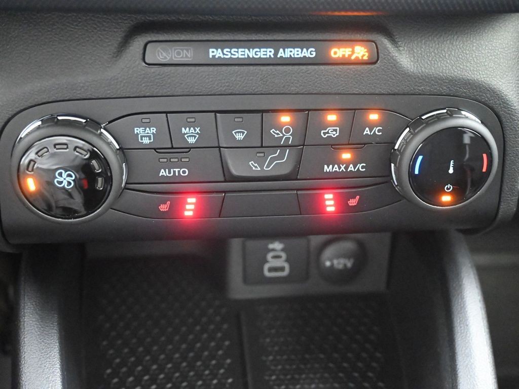 Ford Bronco Sport Vehicle Full-screen Gallery Image 14