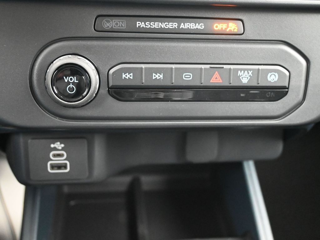 Ford Maverick Vehicle Full-screen Gallery Image 14