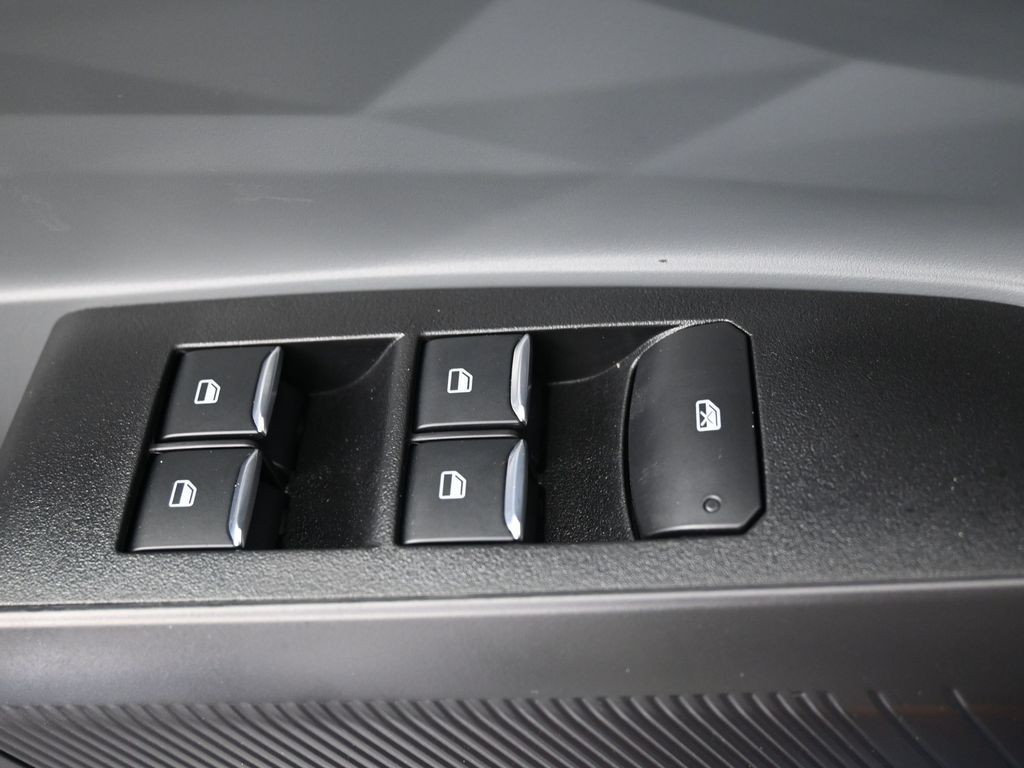 Ford Maverick Vehicle Full-screen Gallery Image 22