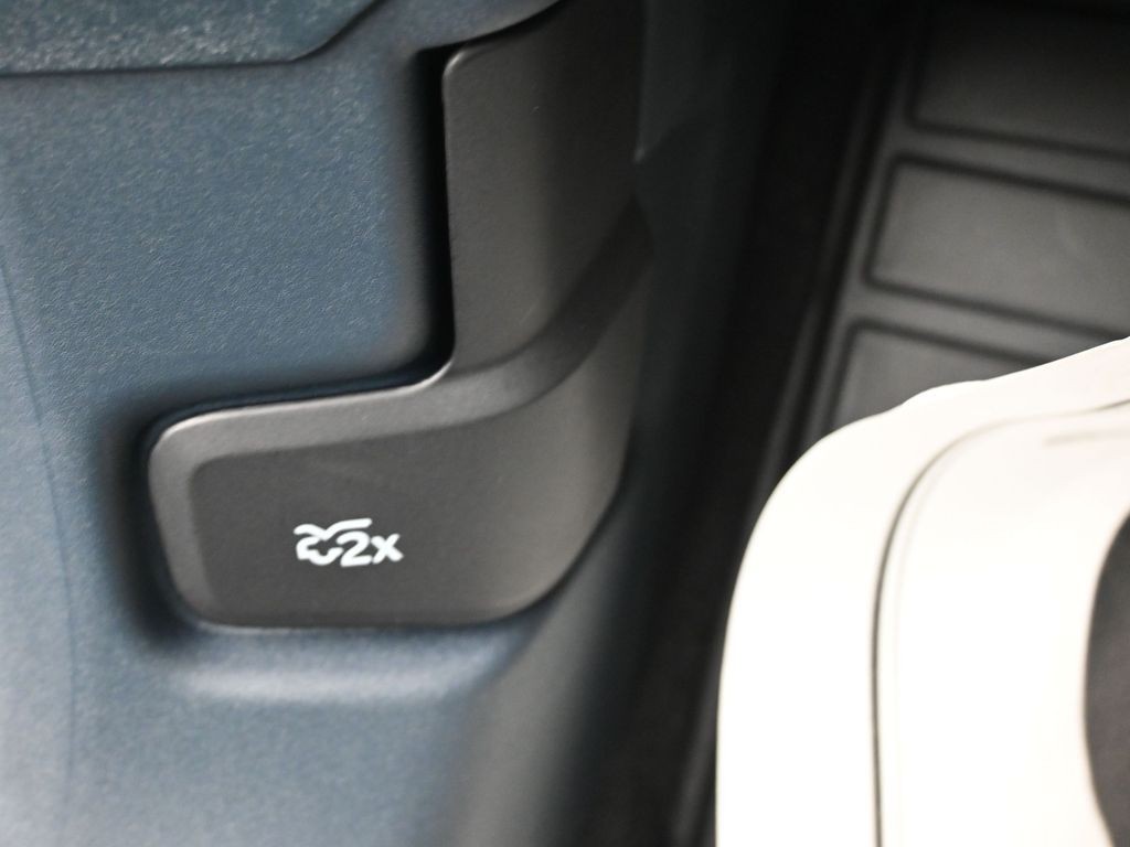 Ford Maverick Vehicle Full-screen Gallery Image 23